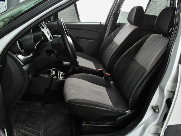 2016 Lada (ВАЗ) Kalina Cross II, белый, 465000 рублей - вид 9