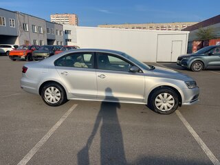 2016 Volkswagen Jetta VI Рестайлинг, серебристый, 1300000 рублей, вид 4