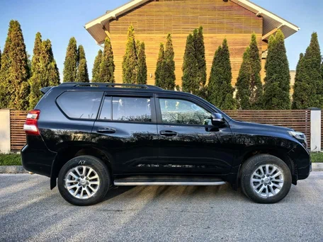 2016 Toyota Land Cruiser Prado 150 Series Рестайлинг 1, чёрный, 4190000 рублей, вид 5