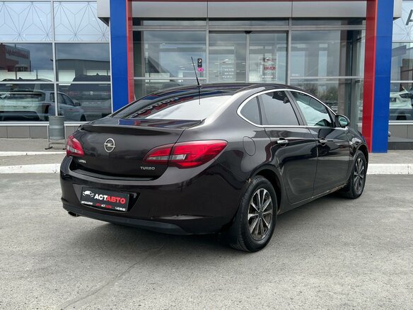 2013 Opel Astra J Рестайлинг, коричневый, 700000 рублей - вид 5