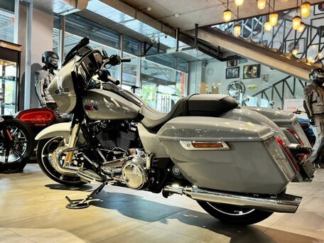 2025 Harley-Davidson Street Glide, серый, 3950000 рублей, вид 3