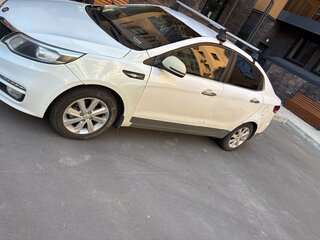 2015 Kia Rio III Рестайлинг, белый, 550000 рублей, вид 4