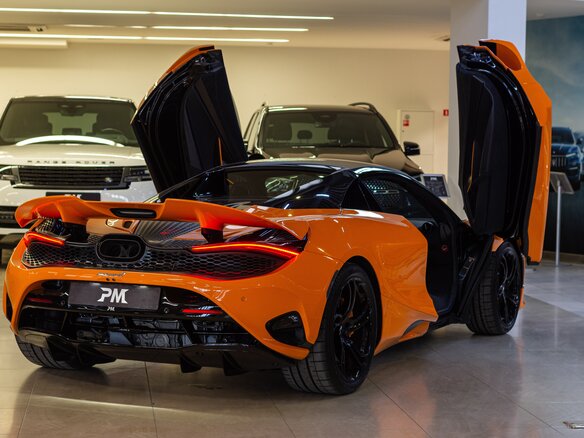 2024 McLaren 750S, оранжевый - вид 9