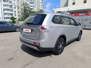 2014 Mitsubishi Outlander III Рестайлинг, серебристый, 1200000 рублей, вид 5