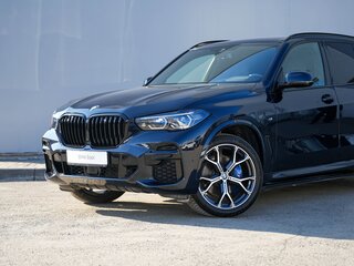 2021 BMW X5 40i IV (G05/G18), чёрный, 9800000 рублей, вид 2