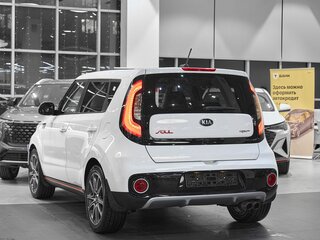 2017 Kia Soul II Рестайлинг, белый, 1449000 рублей, вид 4