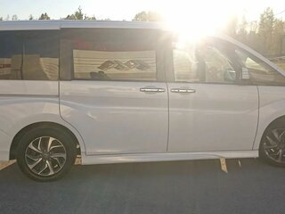 2015 Honda Stepwgn V, белый, 1710000 рублей, вид 3