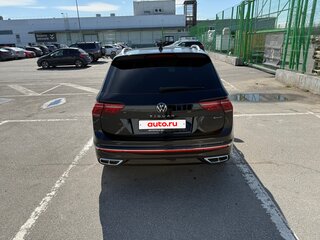 2020 Volkswagen Tiguan II Рестайлинг, чёрный, 4100000 рублей, вид 4