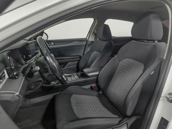 2020 Kia K5 III, белый, 2099000 рублей - вид 9