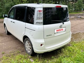 2011 Toyota Sienta I Рестайлинг 2, белый, 710000 рублей, вид 5