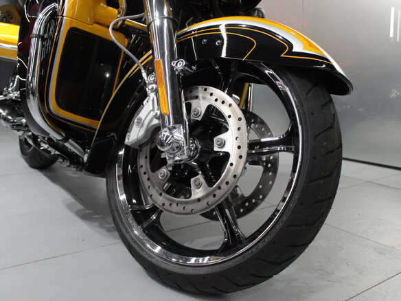 2022 Harley-Davidson CVO Road Glide, жёлтый, 5364828 рублей - вид 22