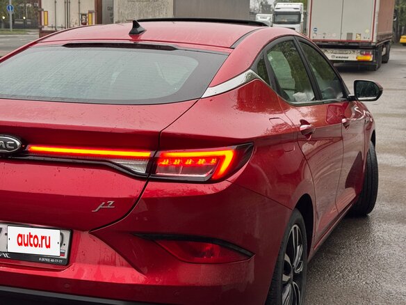 2023 JAC J7 I, красный, 1300000 рублей - вид 4