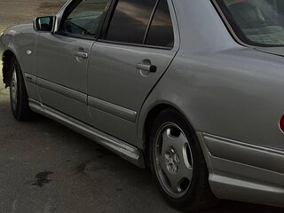 1999 Mercedes-Benz E-Класс 200 II (W210, S210), серебристый, 380000 рублей, вид 4