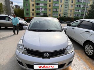 2011 Nissan Tiida I Рестайлинг, серебристый, 650000 рублей, вид 1
