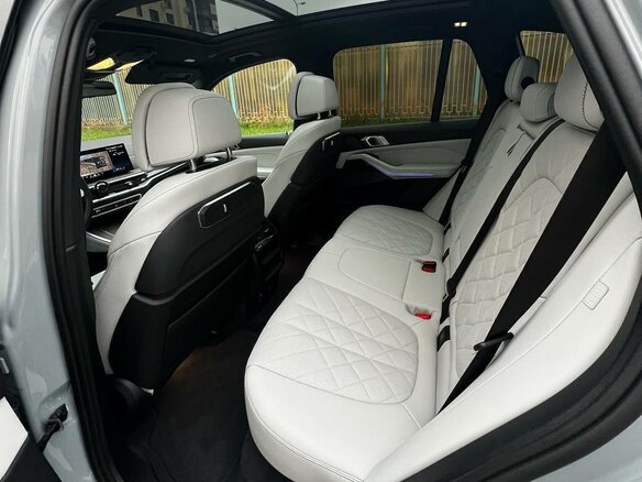 2024 BMW X5 40i IV (G05/G18) Рестайлинг, серый - вид 22