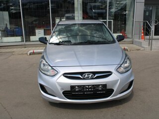 2013 Hyundai Solaris I, серебристый, 590000 рублей, вид 2