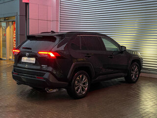 2025 Toyota RAV4 V (XA50), чёрный, 3840000 рублей, вид 4