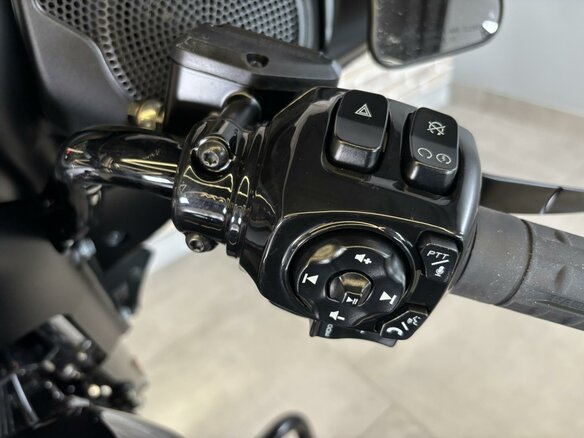 2024 Harley-Davidson Street Glide, чёрный - вид 12