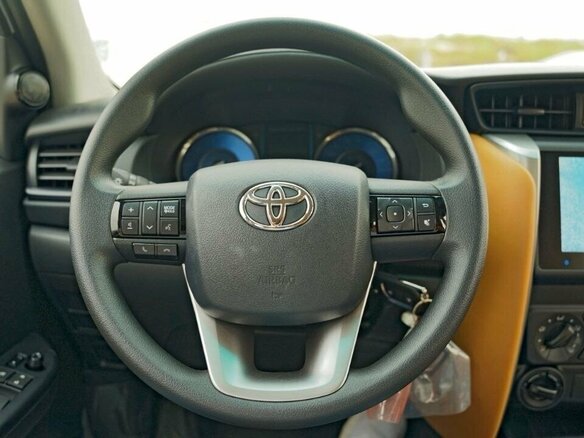 2025 Toyota Fortuner II Рестайлинг, белый, 5000000 рублей - вид 6