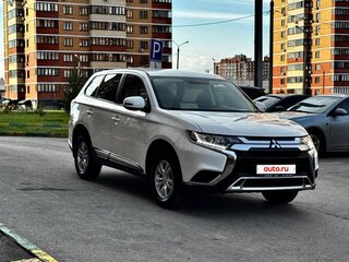 2020 Mitsubishi Outlander III Рестайлинг 3, белый, 2670000 рублей, вид 5