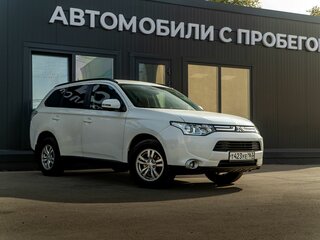 2013 Mitsubishi Outlander III, белый, 1295000 рублей, вид 3