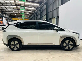 2024 Aion Y Plus 51.9 kWh, зелёный, 1820000 рублей, вид 4