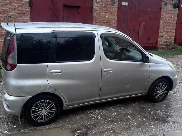 2000 Toyota FunCargo, серый, 470000 рублей - вид 4