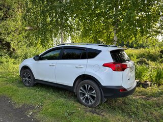 2015 Toyota RAV4 IV (XA40) Рестайлинг, белый, 2700000 рублей, вид 4