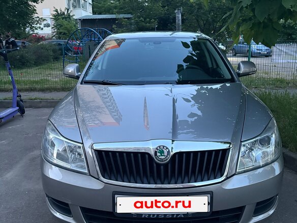 2011 Skoda Octavia II (A5) Рестайлинг, серый, 1100000 рублей - вид 2