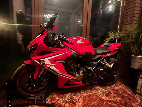 2019 Honda CBR 650R, красный, 750000 рублей, вид 4
