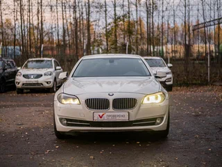 2013 BMW 5 серии 520i VI (F10/F11/F07), белый, 1470000 рублей, вид 3
