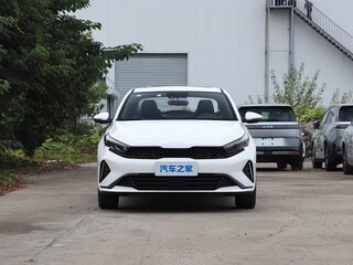 2026 Kia K3 II (China Market) Рестайлинг, белый, 2240000 рублей, вид 2