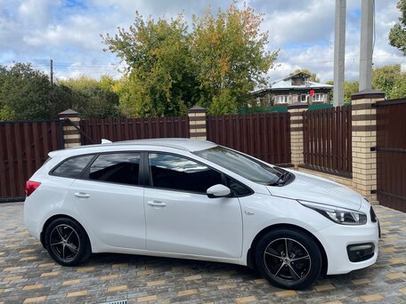 2017 Kia Ceed II Рестайлинг, белый, 1700000 рублей, вид 5