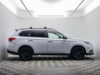 2022 Mitsubishi Outlander III Рестайлинг 3, белый, 3320000 рублей, вид 4
