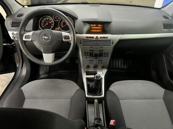 2014 Opel Astra H Рестайлинг, чёрный, 525000 рублей - вид 8