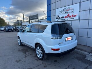 2011 Mitsubishi Outlander II Рестайлинг, белый, 1097000 рублей, вид 4