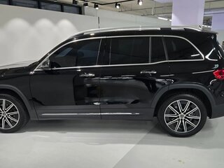 2026 Mercedes-Benz EQB 300 I Рестайлинг, чёрный, 6500750 рублей, вид 4