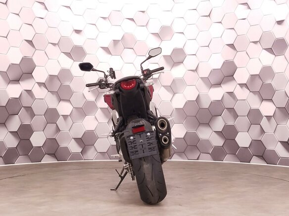 2019 Honda CB 1000R, красный - вид 5