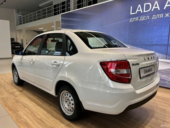 2026 Lada (ВАЗ) Granta I Рестайлинг, белый, 987000 рублей - вид 3