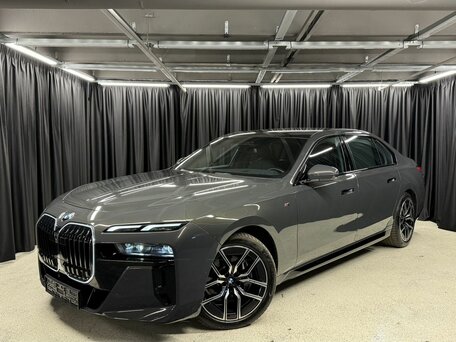 BMW 7 серии VII (G70)