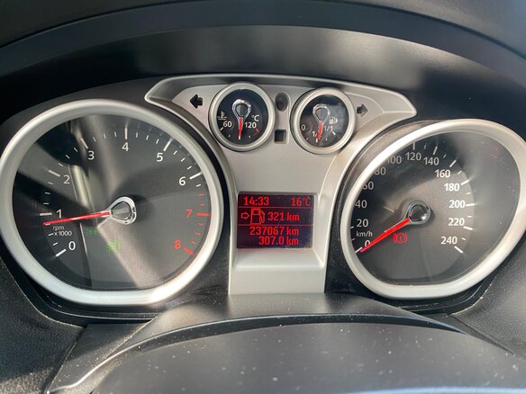 2011 Ford Focus II Рестайлинг, серебристый, 550000 рублей - вид 6