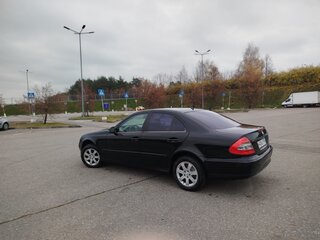 2007 Mercedes-Benz E-Класс 200 III (W211, S211) Рестайлинг, чёрный, 850000 рублей, вид 4