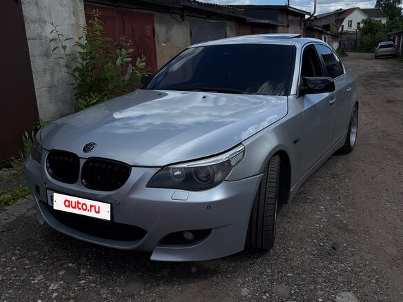 2004 BMW 5 серии 525i V (E60/E61), серебристый