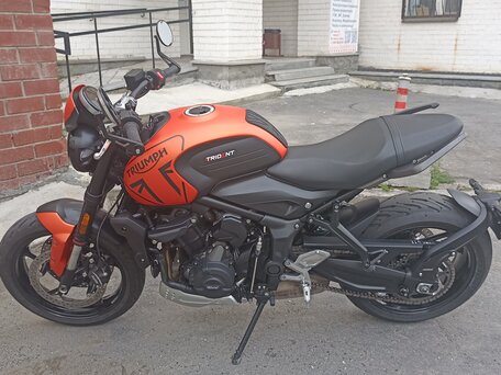 2023 Triumph Trident 660, оранжевый, 760000 рублей, вид 2