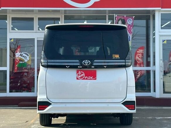 2023 Toyota Voxy IV (R90), белый - вид 6