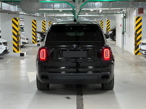 2020 Rolls-Royce Cullinan Black Badge I (Series I), чёрный, 39950000 рублей - вид 4