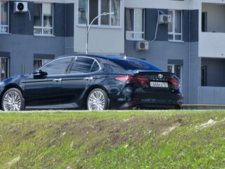 2021 Toyota Camry VIII (XV70) Рестайлинг, чёрный, 2900000 рублей, вид 4