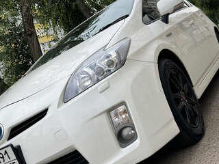 2011 Toyota Prius III Рестайлинг (XW30), белый, 900000 рублей, вид 5