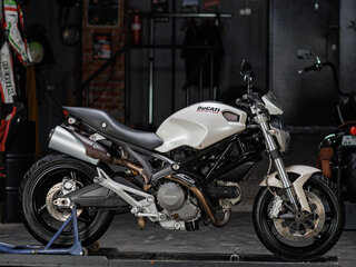2010 Ducati Monster 696, белый, 450000 рублей, вид 3