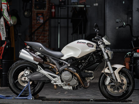 2010 Ducati Monster 696, белый, 450000 рублей, вид 3